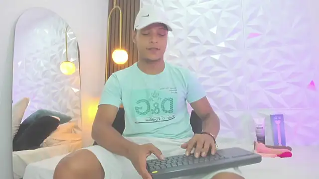Snapshot of Ricky_Owens1 chatting on October 2025 02:05:02 PM Ricky Owens1 online show from October 2025 02:05:02 PM