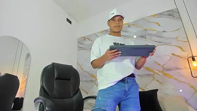 Snapshot of Ricky_Owens1 chatting on October 2025 02:05:01 PM Ricky Owens1 online show from October 2025 02:05:01 PM