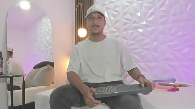 Snapshot of Ricky_Owens1 chatting on October 2025 01:12:02 PM Ricky Owens1 online show from October 2025 01:12:02 PM