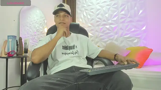 Snapshot of Ricky_Owens1 chatting on October 2025 01:45:02 PM Ricky Owens1 online show from October 2025 01:45:02 PM