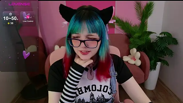 CoralineYoung online show from October 2025 05:15:01 AM