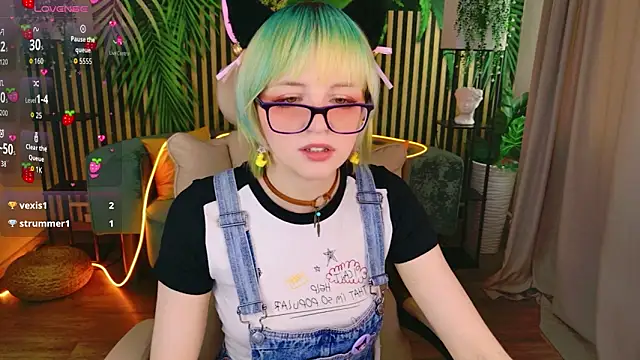Snapshot of CoralineYoung chatting on June 2026 10:42:02 AM CoralineYoung online show from June 2026 10:42:02 AM