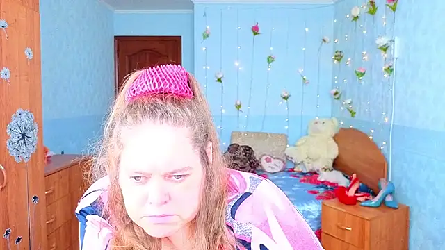 Audrey Aura online show from October 2025 10:27:01 AM