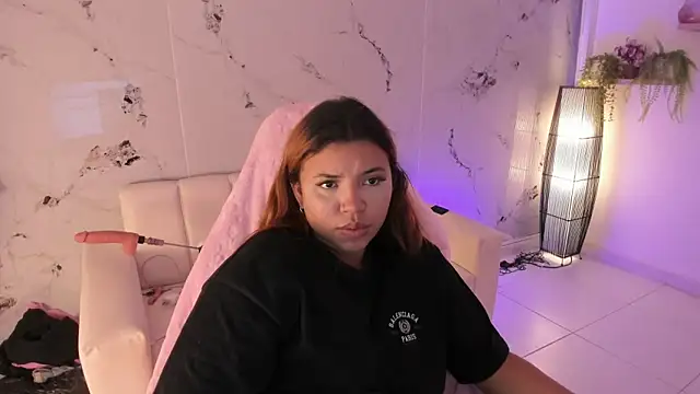 Snapshot of scarlett_enjoy1 chatting on November 2025 02:43:02 PM scarlett enjoy1 online show from November 2025 02:43:02 PM