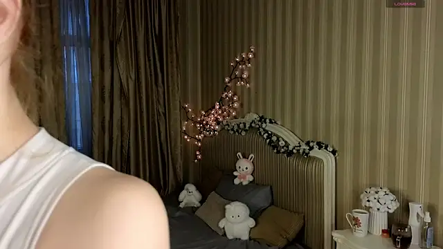 Snapshot of Juuulia_ chatting on December 2025 12:31:02 PM Juuulia online show from December 2025 12:31:02 PM