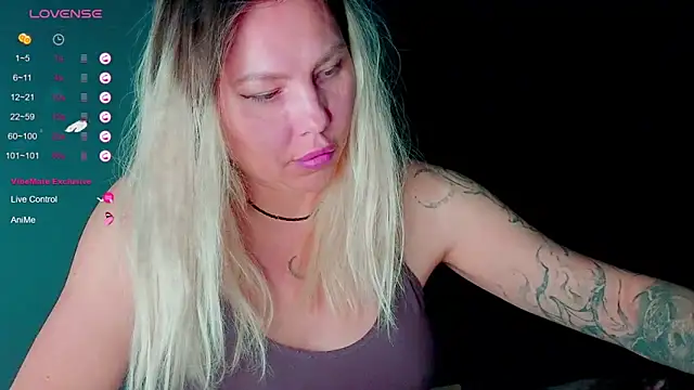 frankiefoxie  online show from October 2025 04:19:01 PM