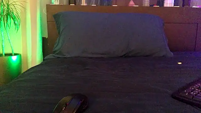 Snapshot of hgngoverlook chatting on November 2025 11:05:01 PM hgngoverlook online show from November 2025 11:05:01 PM