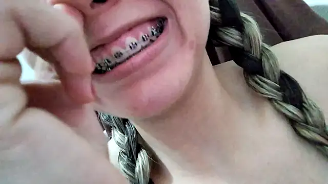 isabelly08ty online show from November 2025 06:35:01 PM