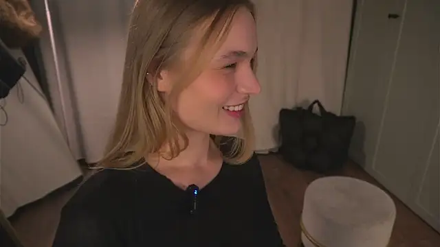 lisa schiele online show from April 2026 08:17:01 PM