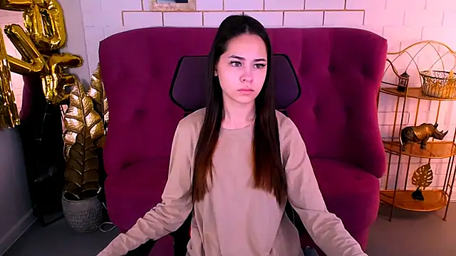 UliaNeer online show from November 2025 05:02:01 AM