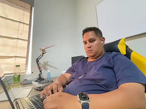 Gordito319 online show from April 2026 06:43:01 PM