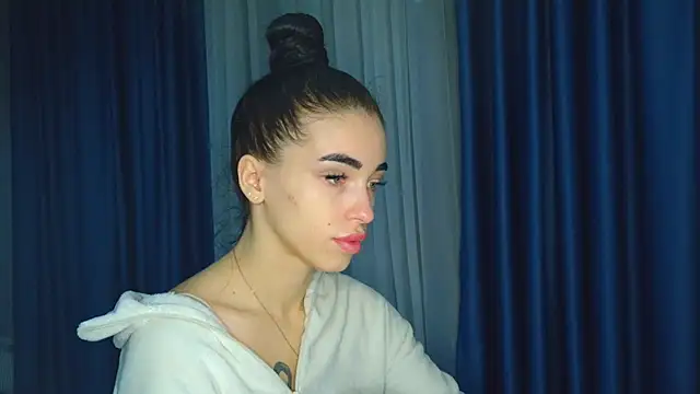 EvaMelnik online show from November 2025 04:29:01 PM