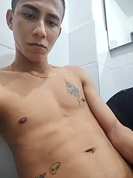 Snapshot of Davig4 chatting on October 2025 04:54:01 AM Davig4 online show from October 2025 04:54:01 AM