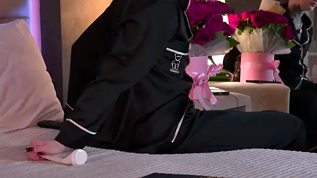 AriWild online show from November 2025 04:35:02 AM