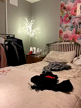 Snapshot of Sassylady chatting on October 2025 10:33:02 PM Sassylady online show from October 2025 10:33:02 PM