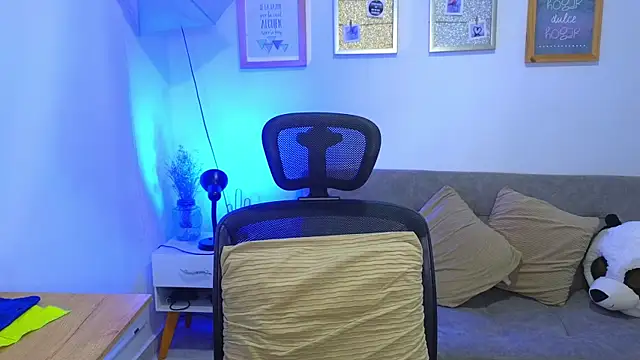 yulian vasquez online show from November 2025 12:18:01 PM