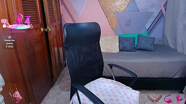 sharlottxl online show from November 2025 12:46:01 AM