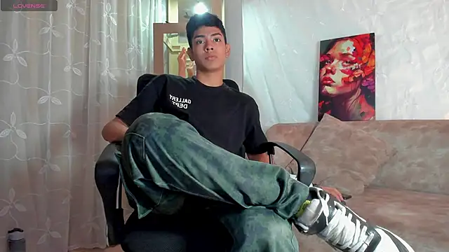 LoganTwink18 online show from March 2026 01:38:01 PM