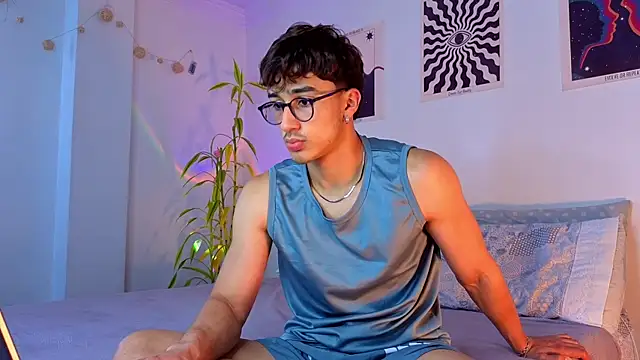 Snapshot of LatinReall chatting on September 2025 09:48:02 PM LatinReall online show from September 2025 09:48:02 PM