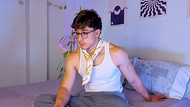 Snapshot of LatinReall chatting on September 2025 11:15:01 PM LatinReall online show from September 2025 11:15:01 PM