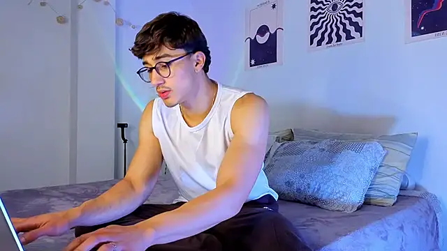 Snapshot of LatinReall chatting on September 2025 12:12:01 AM LatinReall online show from September 2025 12:12:01 AM