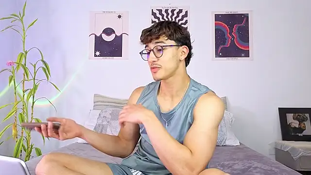 Snapshot of LatinReall chatting on September 2025 07:26:01 PM LatinReall online show from September 2025 07:26:01 PM