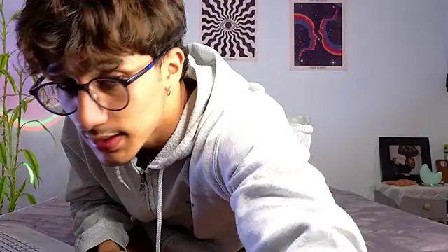 Snapshot of LatinReall chatting on October 2025 10:09:01 PM LatinReall online show from October 2025 10:09:01 PM