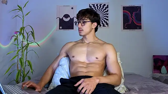 Snapshot of LatinReall chatting on October 2025 01:27:02 AM LatinReall online show from October 2025 01:27:02 AM