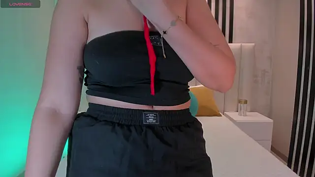 AmbarJames  online show from February 2026 12:20:01 PM