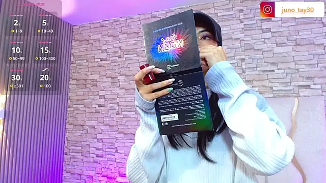 juno tay online show from November 2025 07:45:01 PM