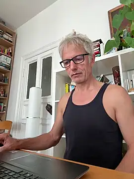 Snapshot of SexyLeon8 chatting on September 2025 09:20:02 AM SexyLeon8 online show from September 2025 09:20:02 AM