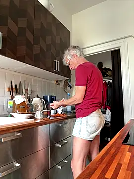 Snapshot of SexyLeon8 chatting on September 2025 12:18:01 PM SexyLeon8 online show from September 2025 12:18:01 PM