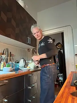 Snapshot of SexyLeon8 chatting on November 2025 07:08:02 AM SexyLeon8 online show from November 2025 07:08:02 AM