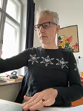 Snapshot of SexyLeon8 chatting on November 2025 10:14:02 AM SexyLeon8 online show from November 2025 10:14:02 AM