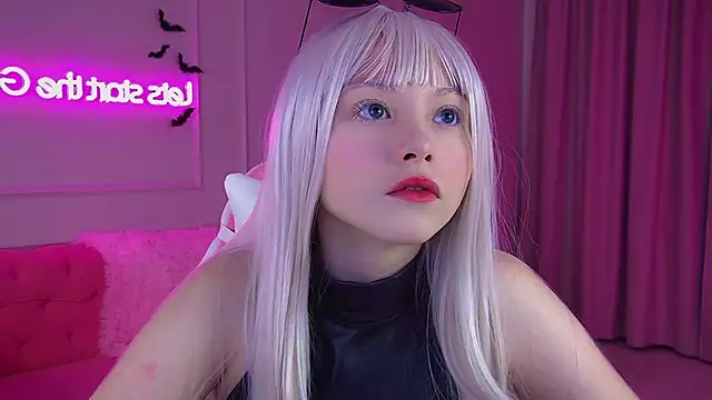 KeiraAsti online show from October 2025 06:20:01 PM