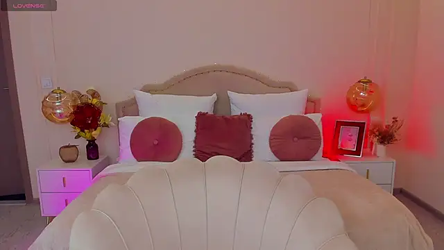 MilaMour online show from April 2026 06:34:01 PM