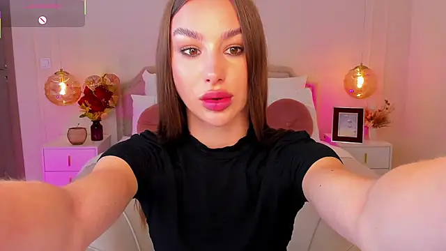 MilaMour online show from June 2026 07:19:02 PM