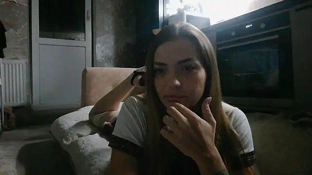 Snapshot of MoonChristie chatting on September 2025 08:47:02 PM MoonChristie online show from September 2025 08:47:02 PM