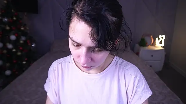 LiviaShy online show from December 2025 01:39:02 PM