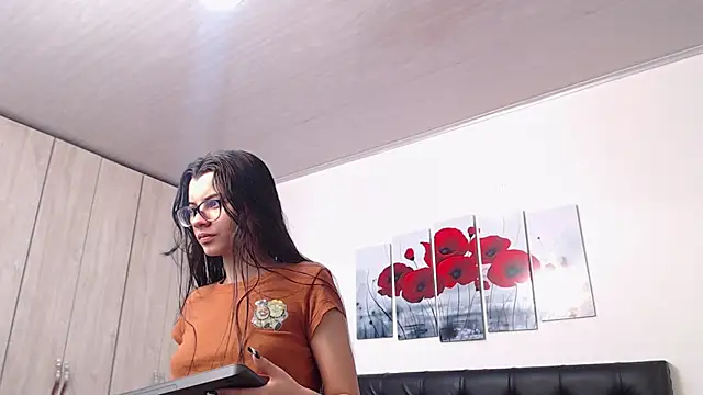 pinky f00x online show from November 2025 07:34:01 PM