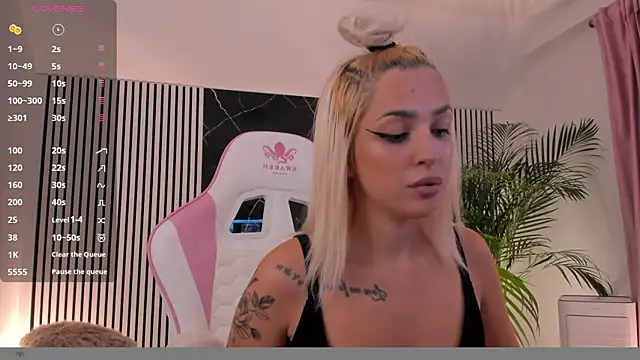 Snapshot of daisyblushh chatting on October 2025 04:07:02 PM daisyblushh online show from October 2025 04:07:02 PM