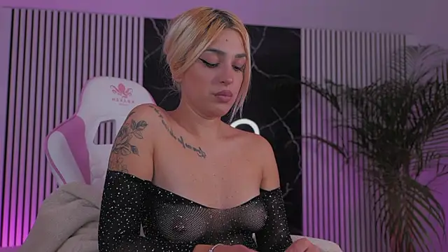 Snapshot of daisyblushh chatting on November 2025 07:34:01 PM daisyblushh online show from November 2025 07:34:01 PM