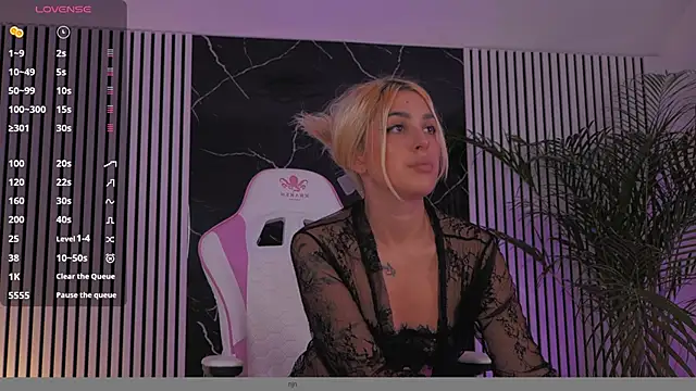 Snapshot of daisyblushh chatting on November 2025 07:35:01 PM daisyblushh online show from November 2025 07:35:01 PM