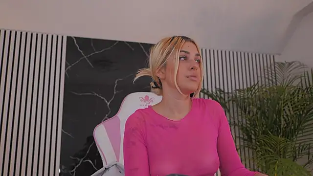 Snapshot of daisyblushh chatting on November 2025 05:01:01 PM daisyblushh online show from November 2025 05:01:01 PM