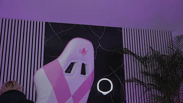 Snapshot of daisyblushh chatting on December 2025 05:32:01 PM daisyblushh online show from December 2025 05:32:01 PM