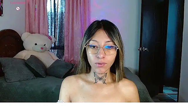 Hoolly Jones online show from January 2026 04:01:01 PM