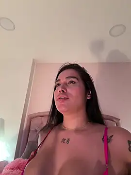 Snapshot of Bella__Wood chatting on October 2025 06:06:01 PM Bella Wood online show from October 2025 06:06:01 PM