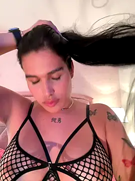 Snapshot of Bella__Wood chatting on October 2025 08:18:01 PM Bella Wood online show from October 2025 08:18:01 PM