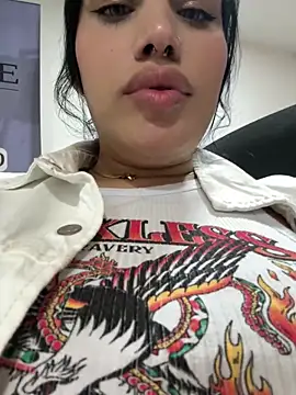 Snapshot of Bella__Wood chatting on October 2025 07:57:02 PM Bella Wood online show from October 2025 07:57:02 PM