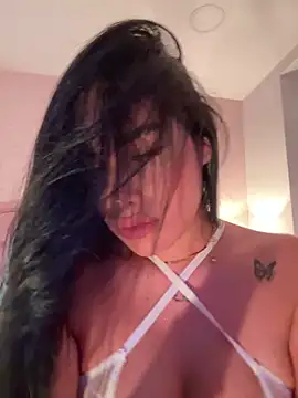 Snapshot of Bella__Wood chatting on October 2025 08:21:02 PM Bella Wood online show from October 2025 08:21:02 PM